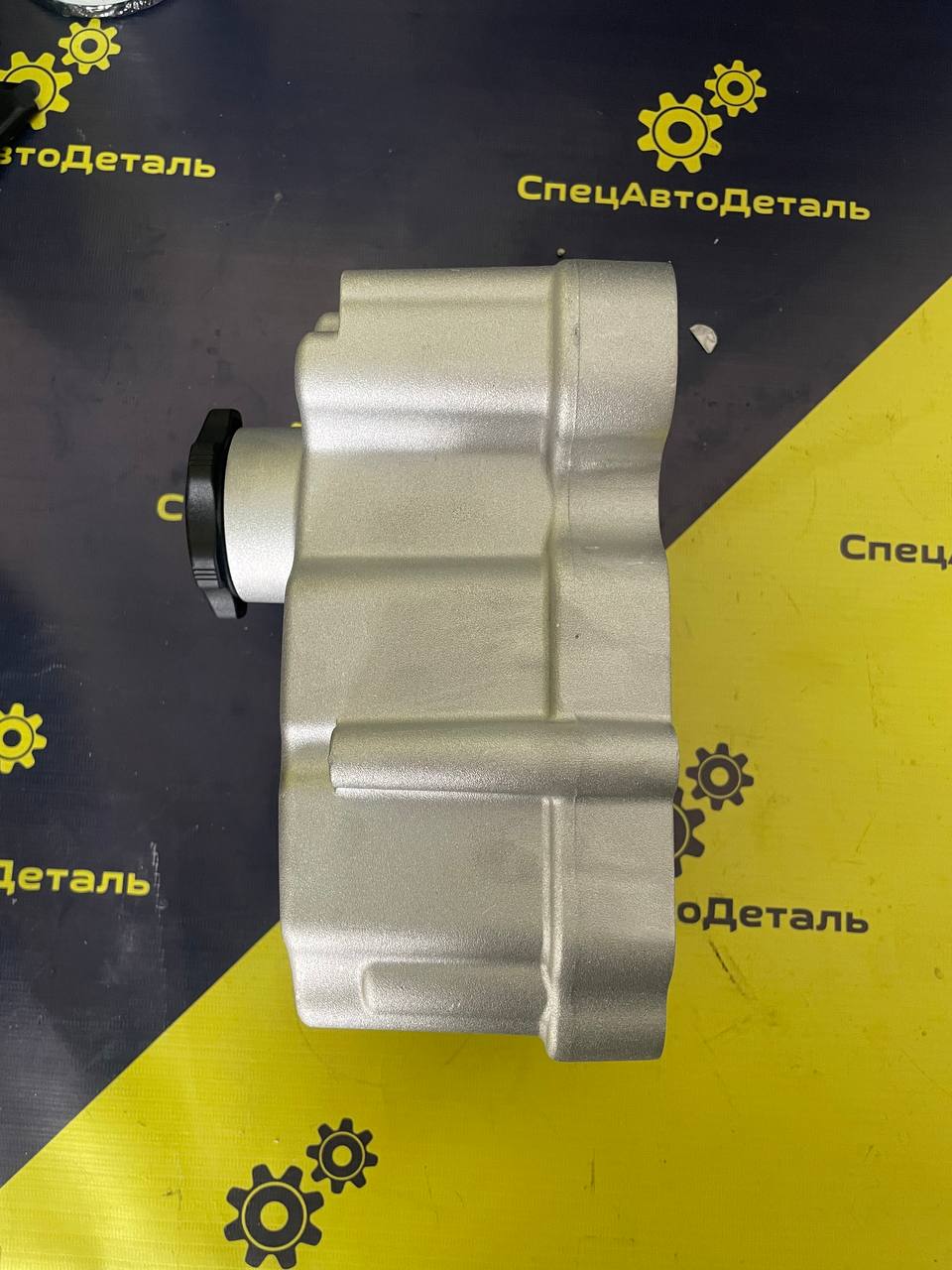 Крышка клапанов с маслозаливной горловиной W12, WP13 2 (2) 1001743939